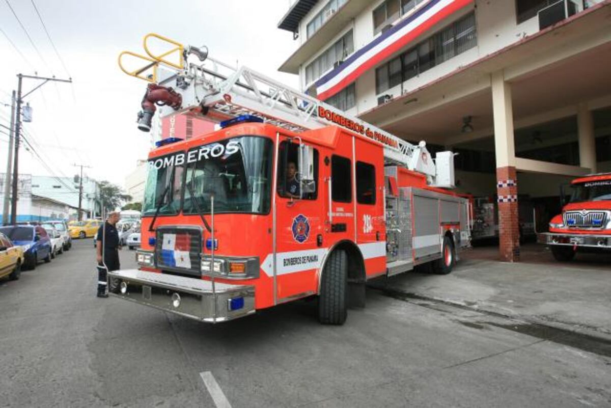 Bomberos adquirirán nuevos vehículos de extinción y de rescate