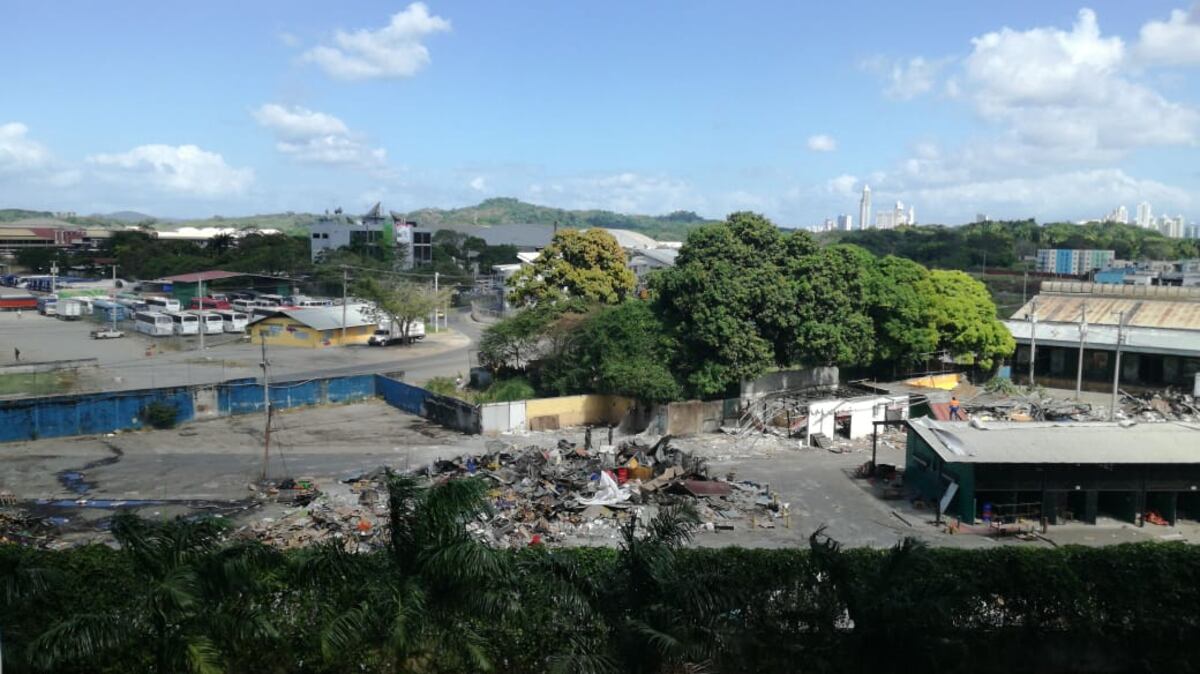 Se formó. Quieren entrar a buscar los hierros del Mercado de Abastos