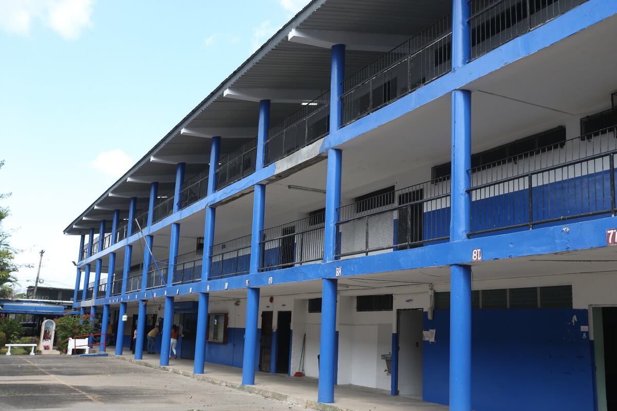 Podrían instalar cámaras de vídeo vigilancia en los centros escolares, afirma ministro Pino