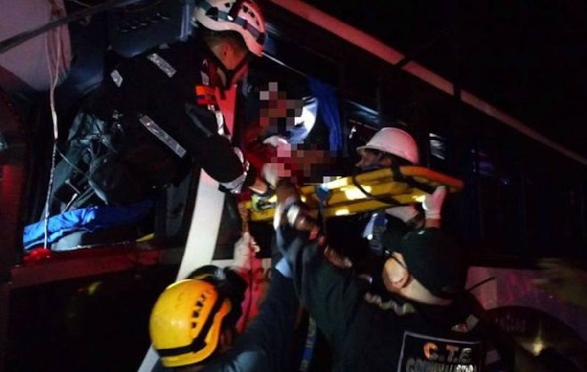 APARATOSO ACCIDENTE.  Deja 9 muertos y 56 heridos en Ecuador 