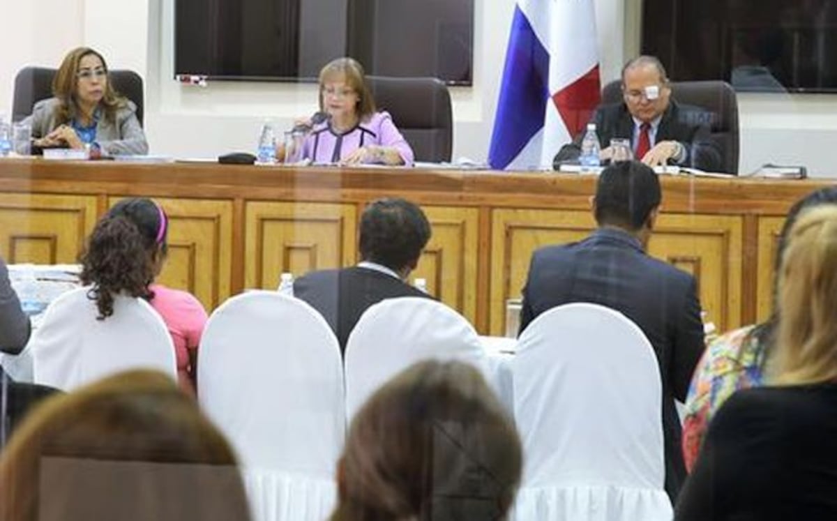 Lazarus queda en libertad, logra acuerdo y se suspende el proceso legal