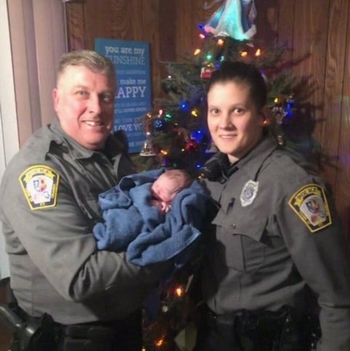 ¡No quiso perderse la Navidad! Bebé nace inesperadamente en medio de la noche