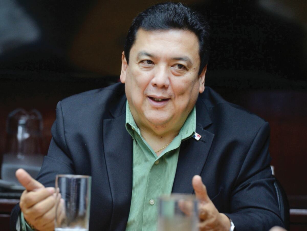 El procurador Ulloa defiende demora en las investigaciones de las contrataciones durante la pandemia