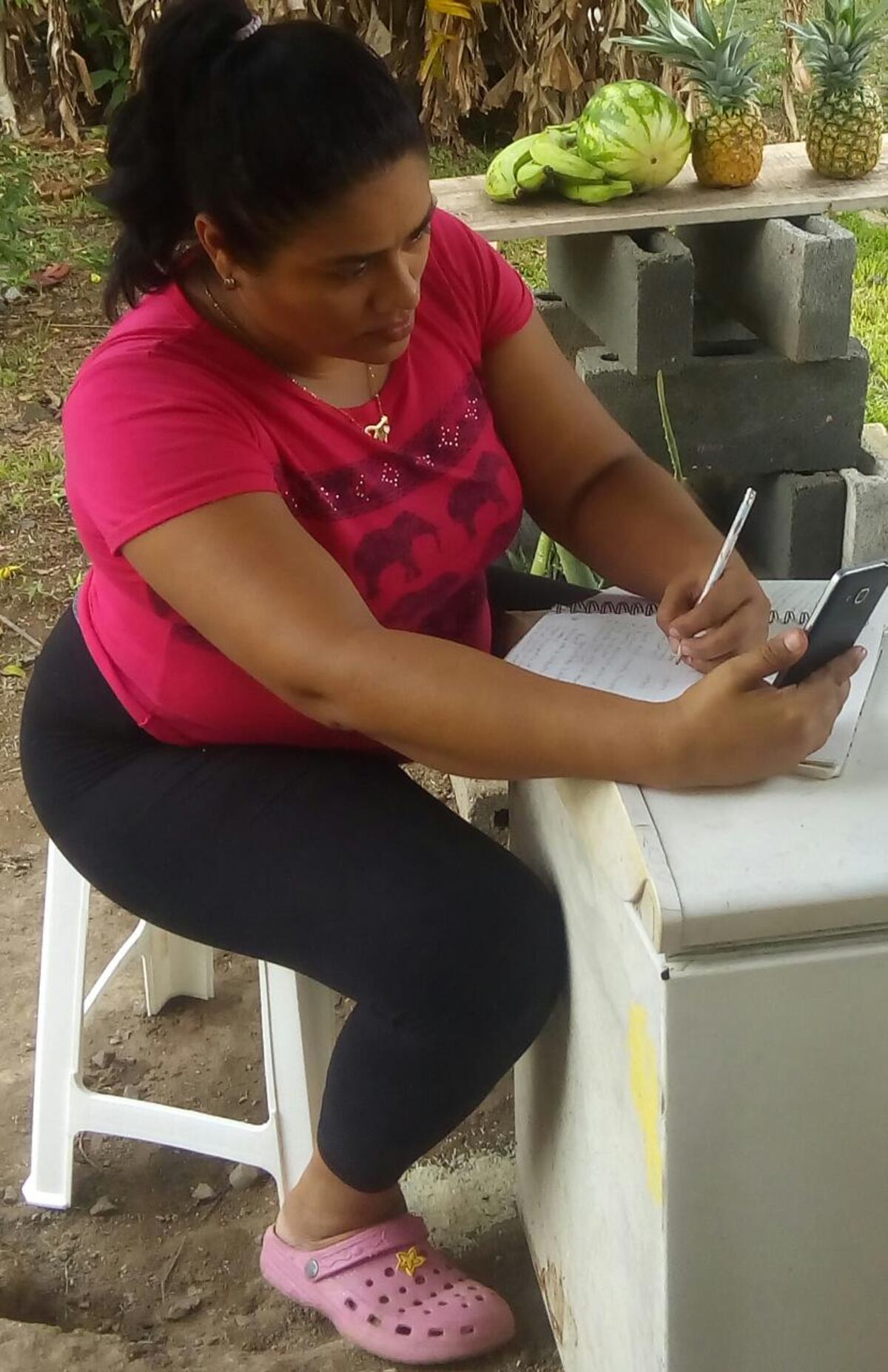 Decididos a superarse. Jóvenes se las ingenian para estudiar en las montañas de Capira