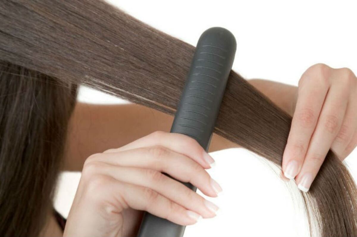 Chica de 17 años murió electrocutada al usar una plancha para el cabello