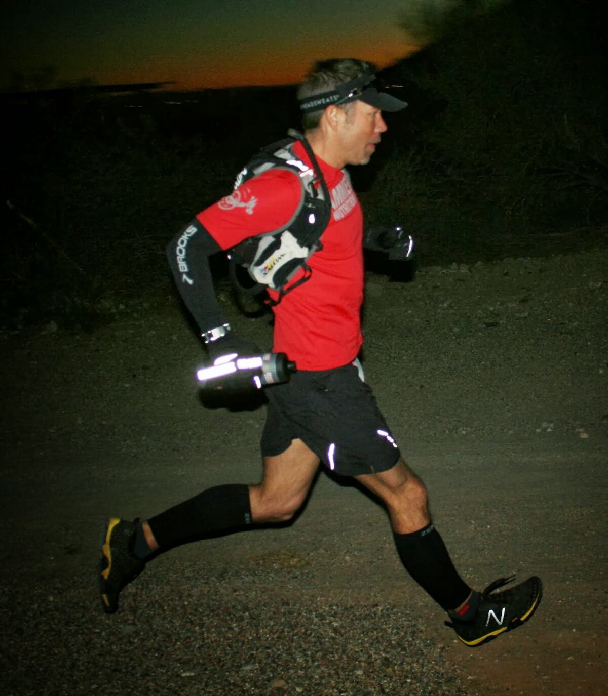 ¡QUÉ VIVO! Atrapan a corredor que hacia trampa en maratones oculto en baños