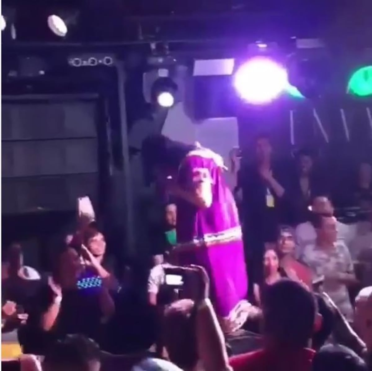 Escándalo. Gay se disfraza de Rosa Montezuma en fiesta de Halloween y se formó