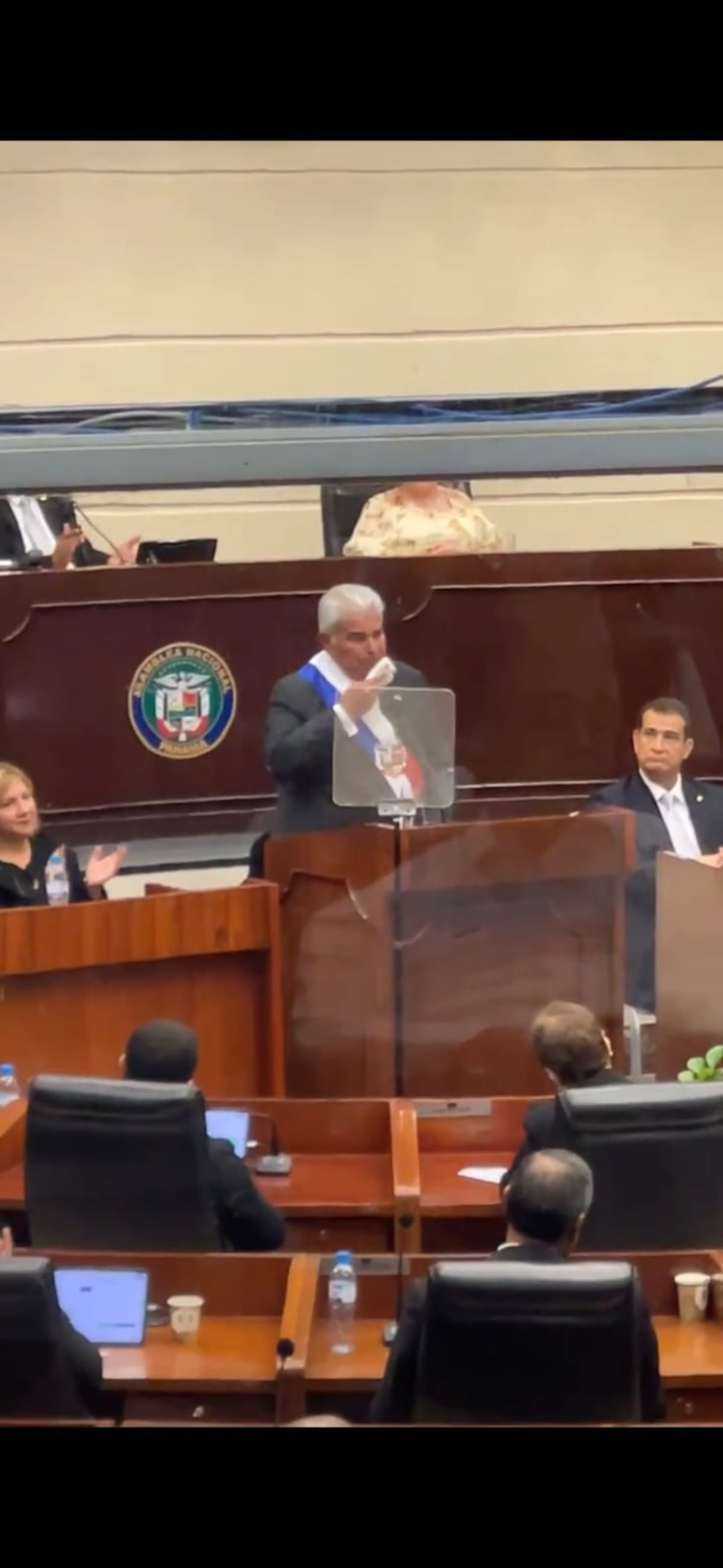 Mulino habla claro y rompe en llanto en la Asamblea:  ‘Estoy hecho de una madera dura, de madera chiricana... No necesito ser presidente para viajar... Panamá merece más debate y menos bochinche’