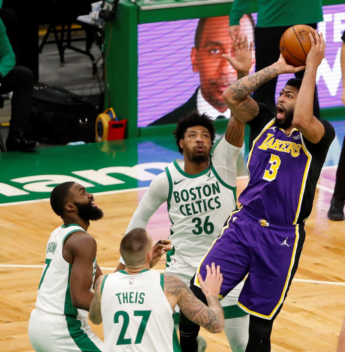 LeBron y los Lakers se llevan el duelo de dinastías contra los Celtics