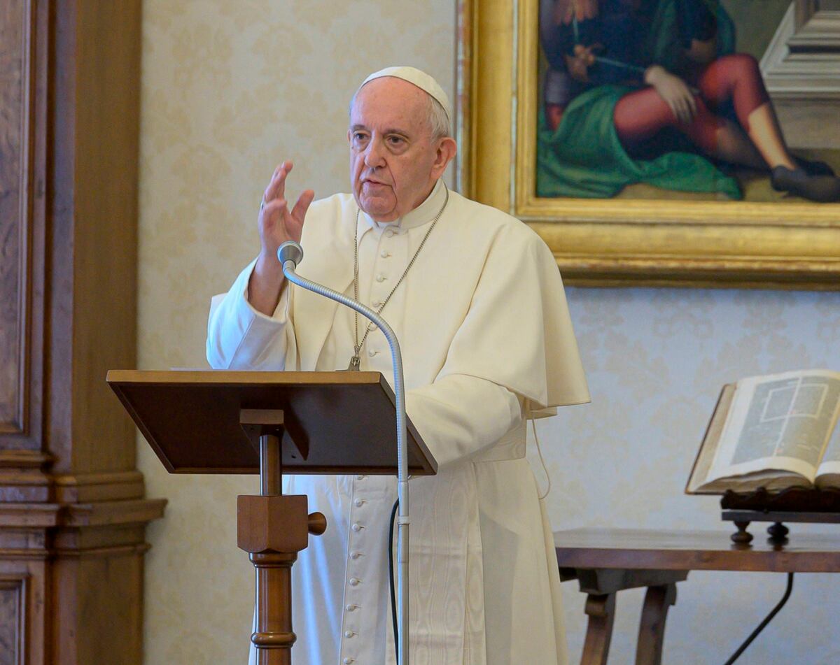Papa Francisco reconoce milagro. Bebé fue curado dentro del útero de su madre