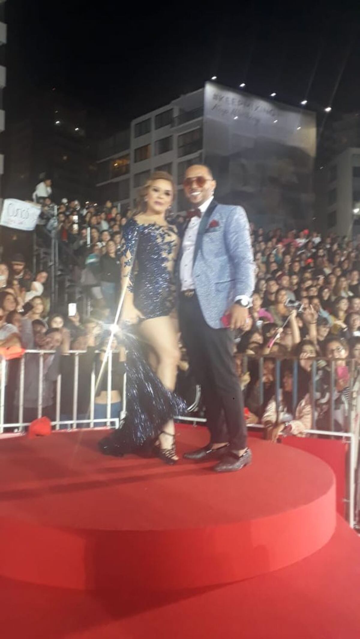 Margarita lució sus atributos en alfombra roja en Viña. Saik no se quedó atrás