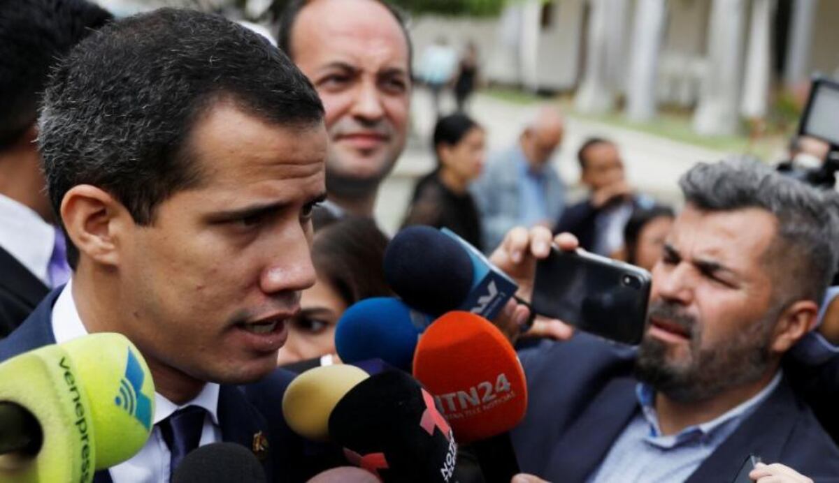 Guaidó anuncia la reanudación del diálogo con la “dictadura” de Maduro en Barbados