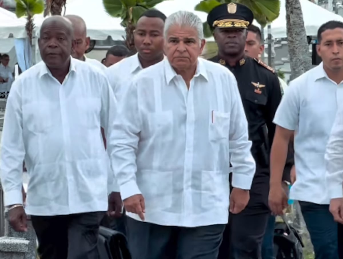 Panamá honra su historia: ofrendas y recuerdos a los próceres en el Día de los Difuntos