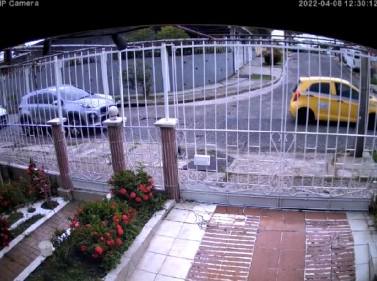 Cierren bien las puertas de su auto. Chequee modus operandi de delincuentes en plena vía. Circula video