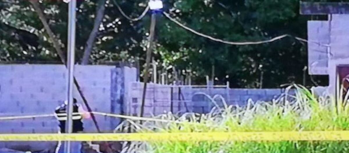 Dos hombres muertos iban de pasajeros y una mujer en el maletero | Video