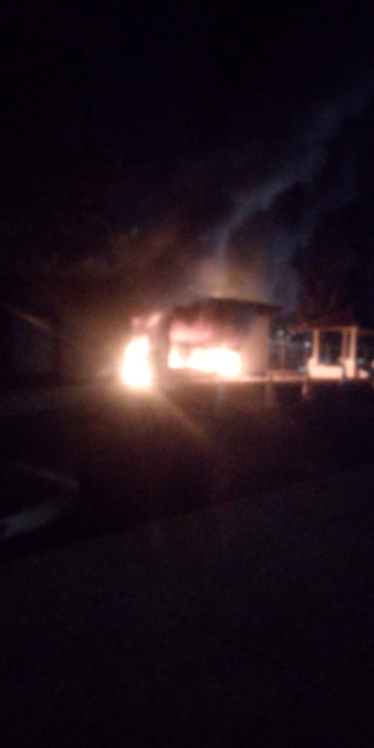 Se incendia planta eléctrica de supermercado en Transístmica