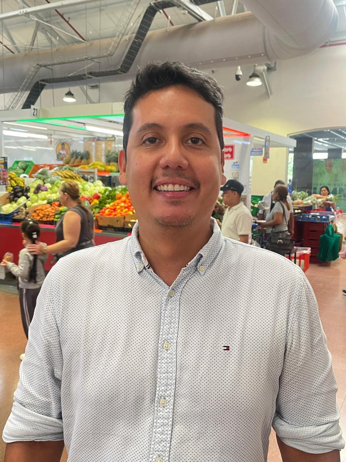 Panameños madrugaron por la ‘Puerca del Neri’: ventas superaron las 200 por puesto