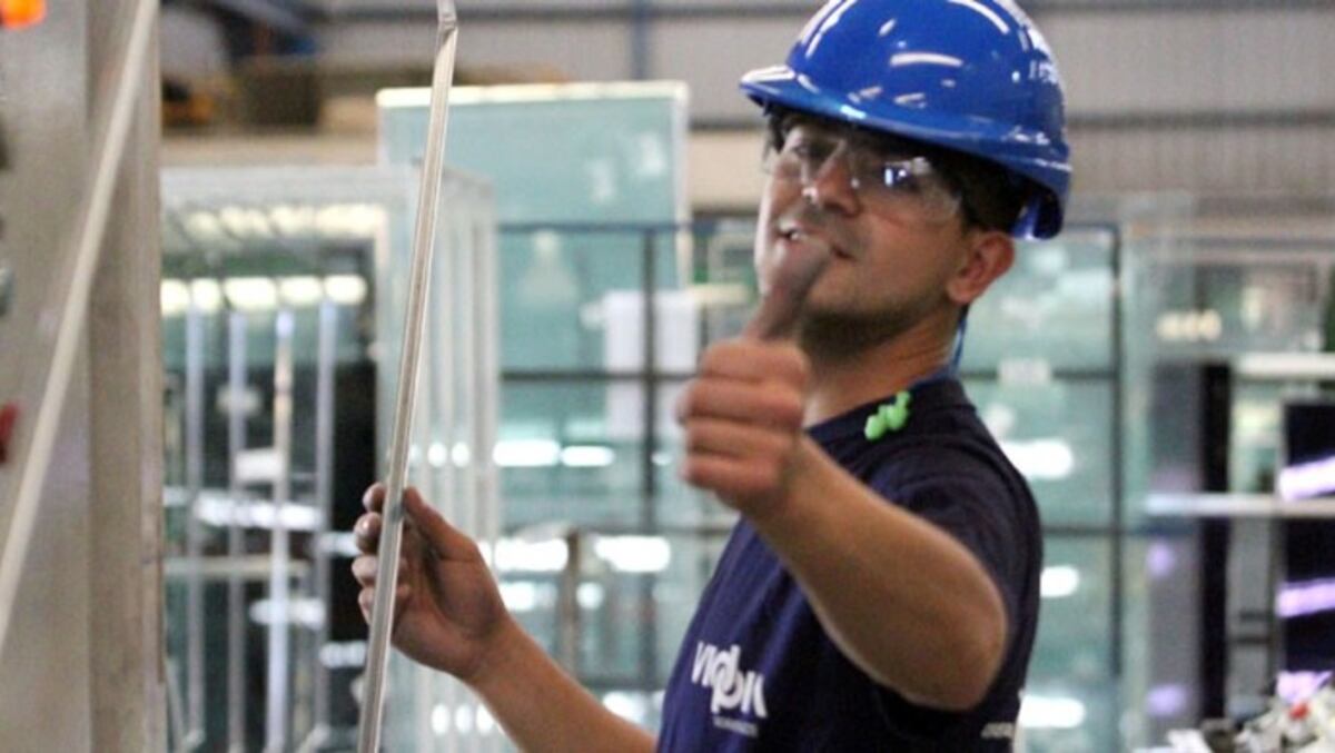 Así fue el primer día de trabajo del chico que presentó su currículum a mano