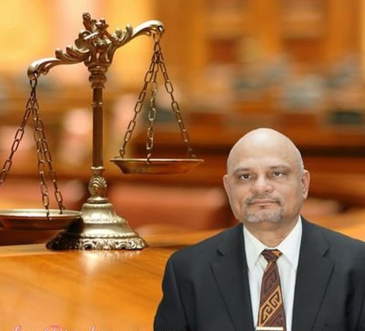 POR NO SEGUIR LA LÍNEA CON DECRETO 130.Martinelli saca dossier y ataca a abogado