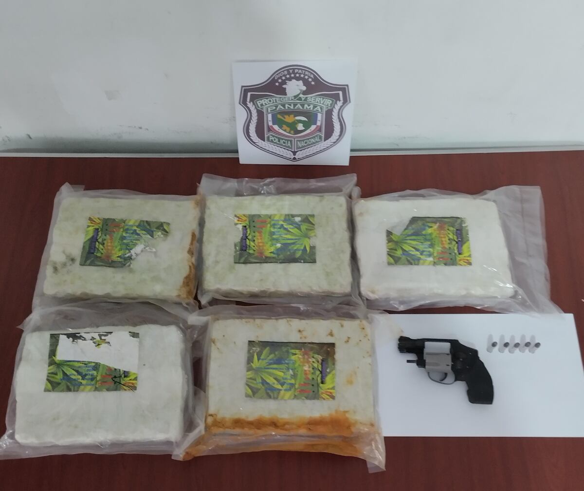 El misterio de la mochila de Gariché: Descubren una bolsa sola y preñada hasta un arma