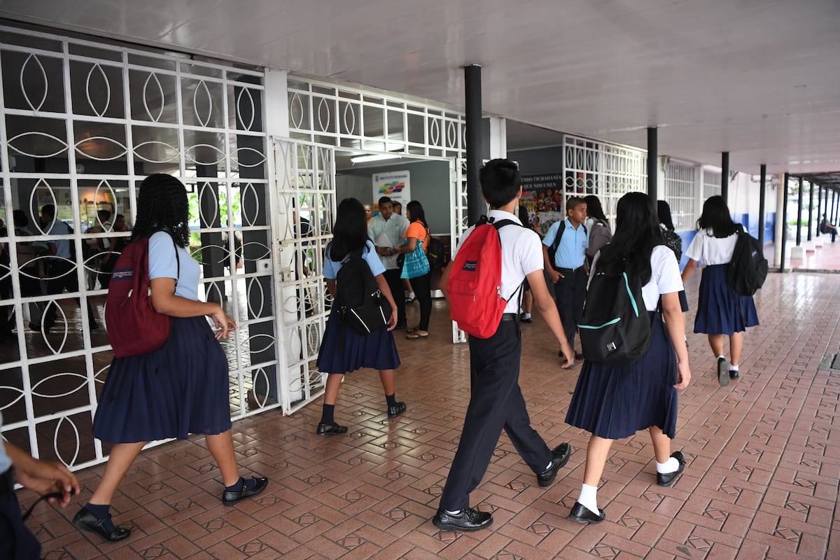 Ministra de Educación anuncia que este martes habrá clases en todo el país