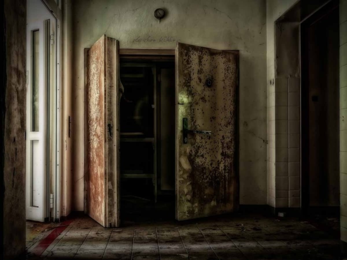 Hallan cadáver de hombre en refrigerador; su esposa sería culpable