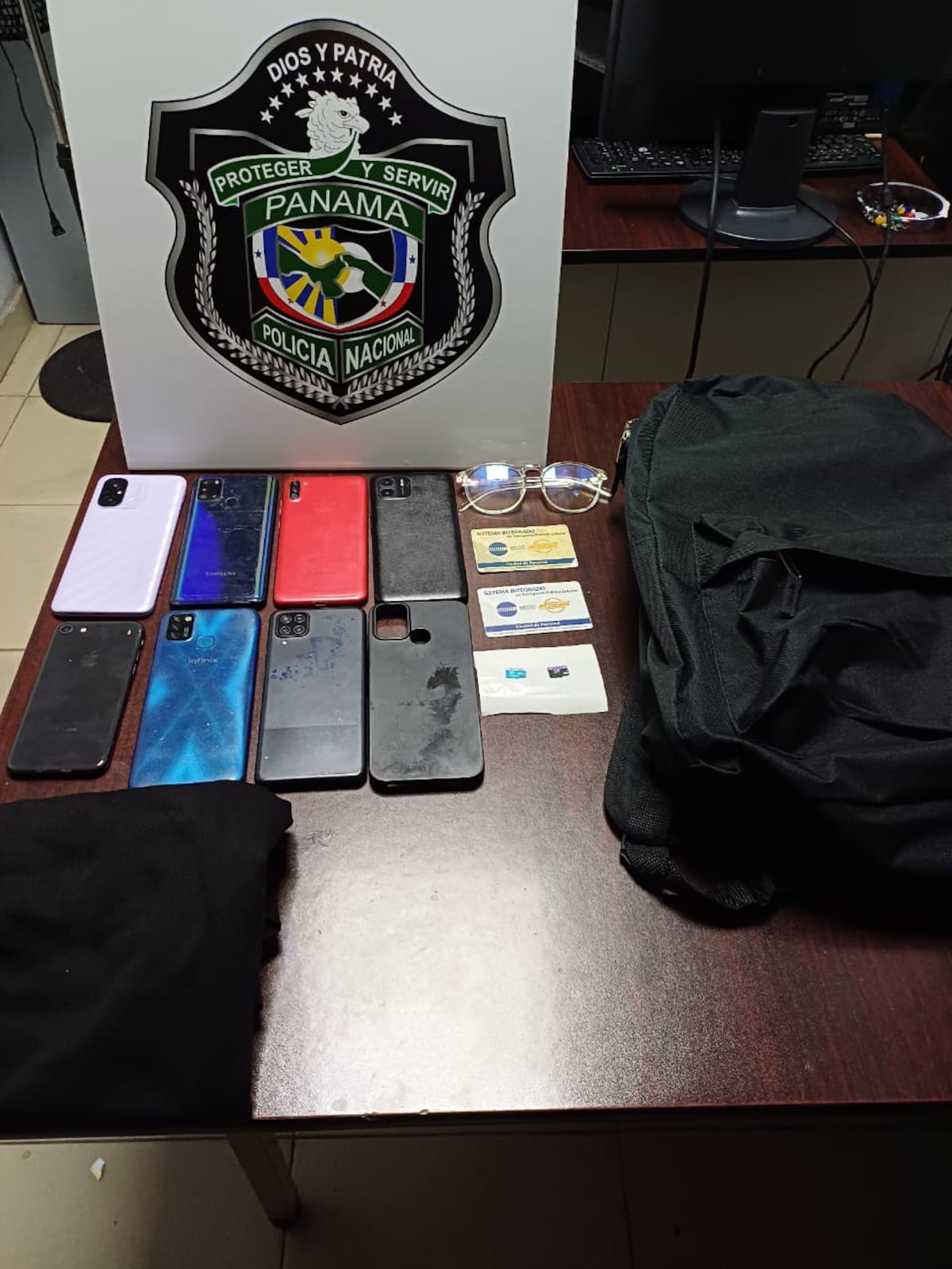 ¡Cae el terror del Metro de Panamá con siete celulares robados!