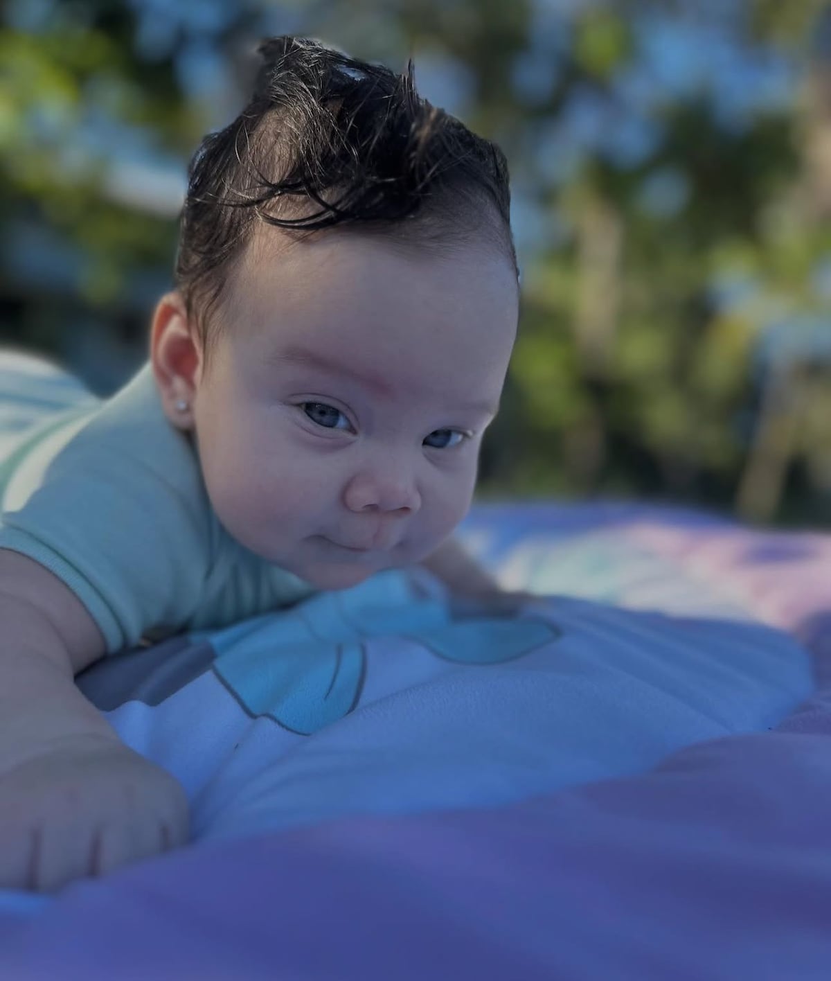 Daniel Domínguez presenta a su hija ‘la de los ojos verdes’