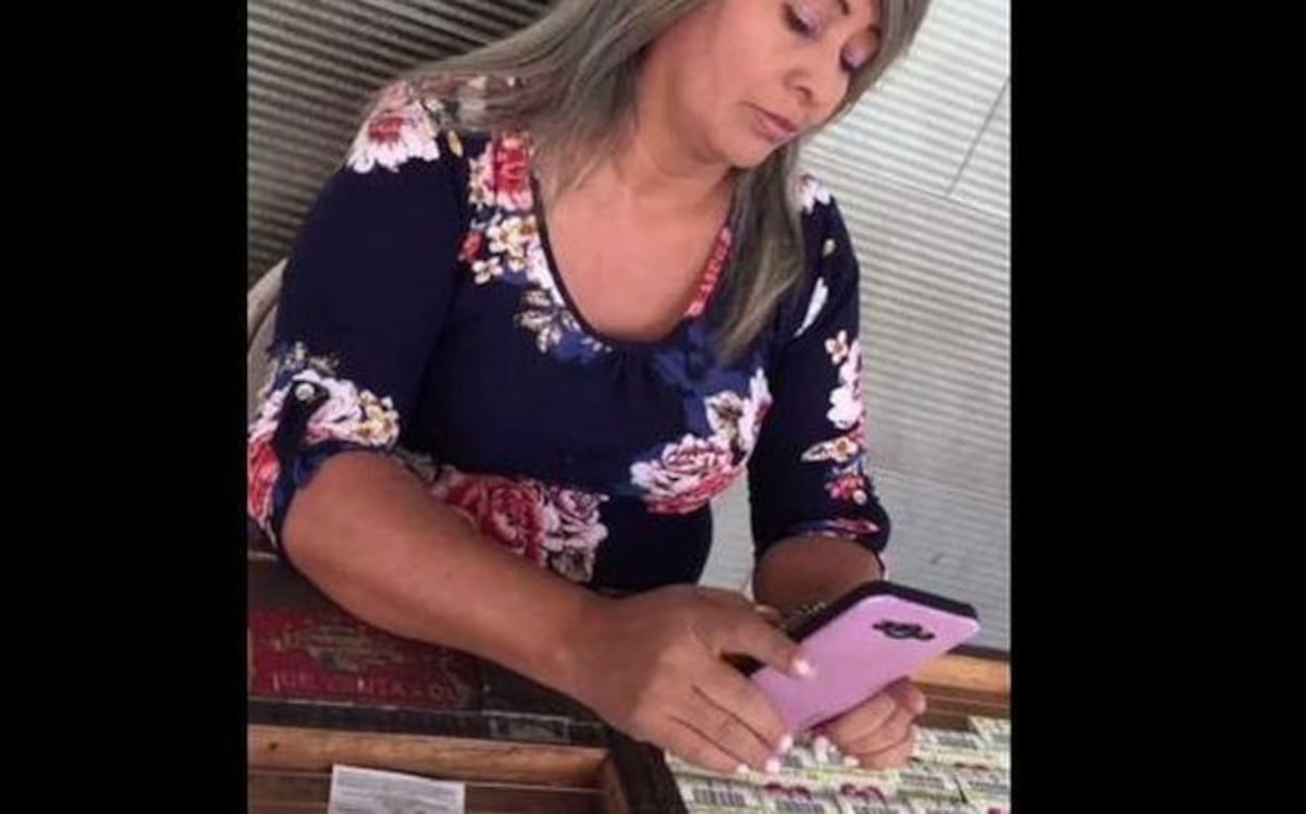 ¡AY, PAPÁ! Le suspenden libreta a billetera que vendió casado | VIDEO