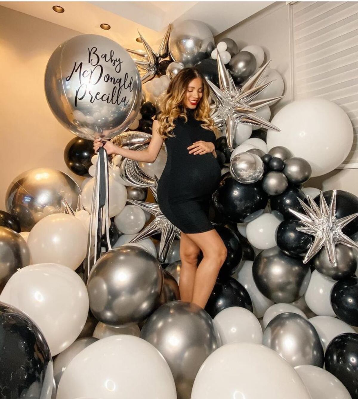 Delany Precilla celebra su baby shower con un montón de globos y recordatorios ‘yeyés’