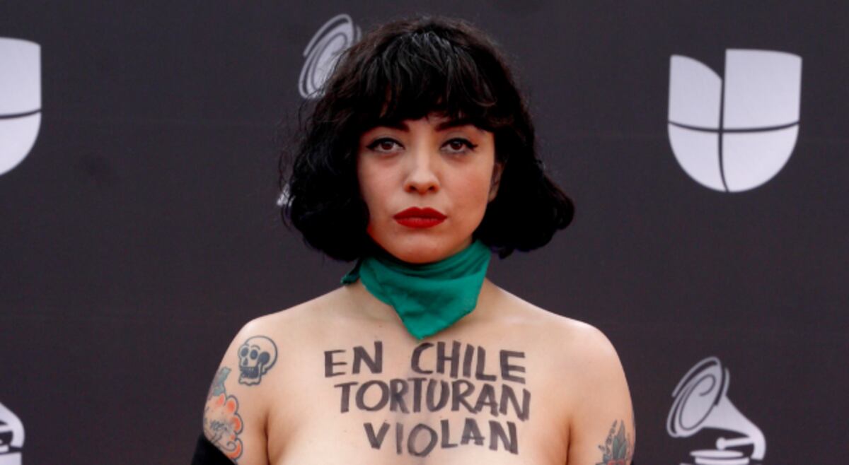 Policía de Chile denunciará a la cantante Mon Laferte por declaraciones realizadas sobre la crisis que afecta al país