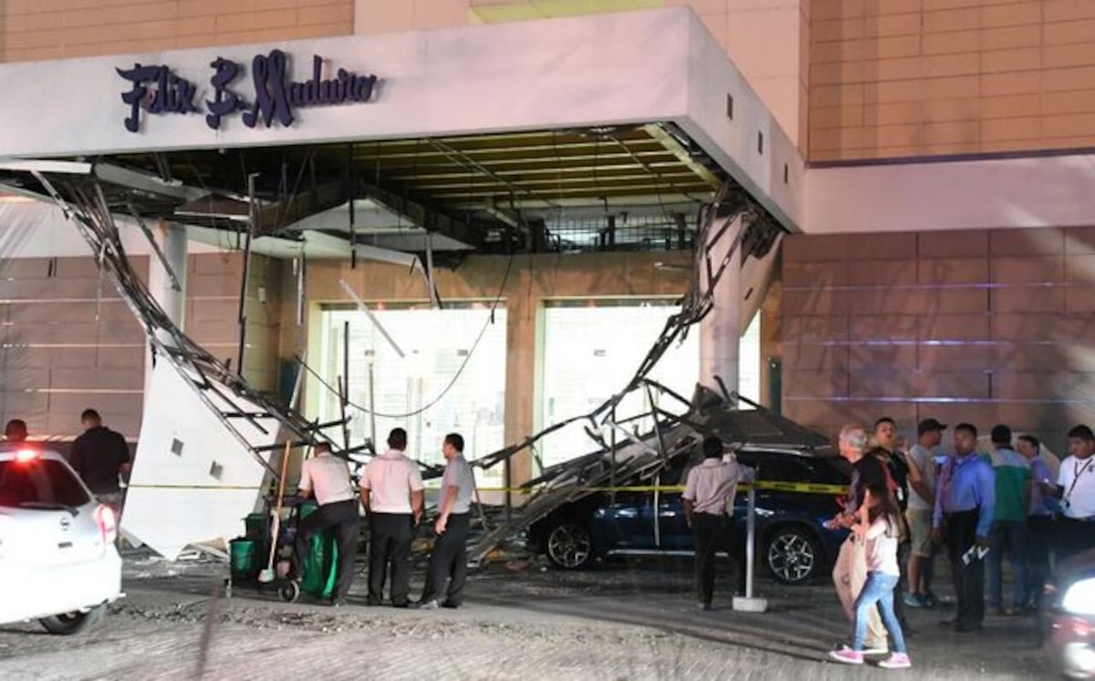 Se desploma techo de almacén en Multiplaza | VIDEO