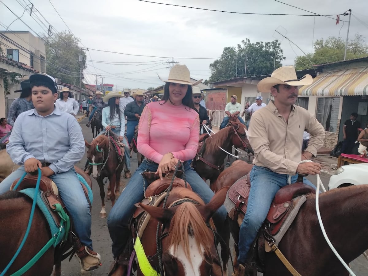 Cabalgata de la Feria de Azuero desborda tradición y entusiasmo en La Villa
