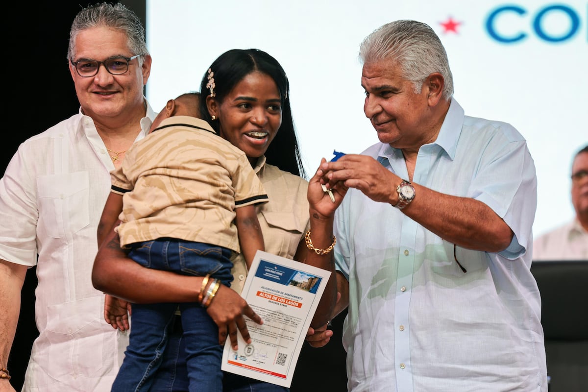 Gobierno entrega 540 apartamentos y cambia la vida de más de 2 mil colonenses