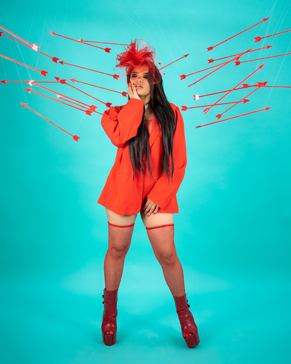 Knikol vino fuerte en su estreno. Relaciones amorosas y sus crisis