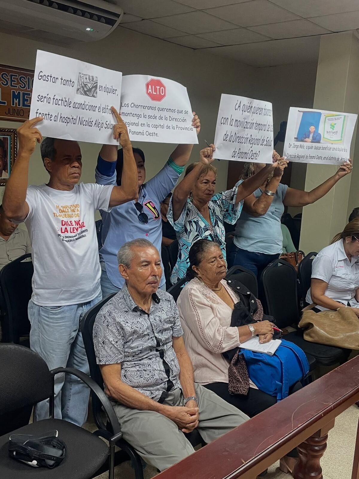 Más de 500 residentes de Playa Leona rechazan mover su centro de salud a La Mitra