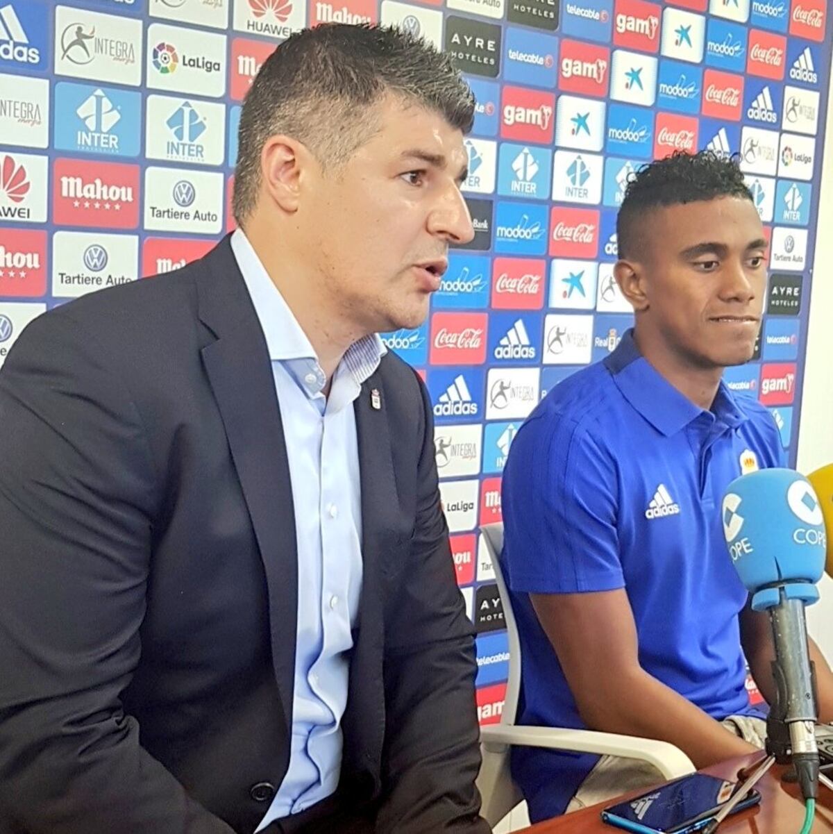 El equipo español Real Oviedo presenta al panameño Yoel Bárcenas como su fichaje