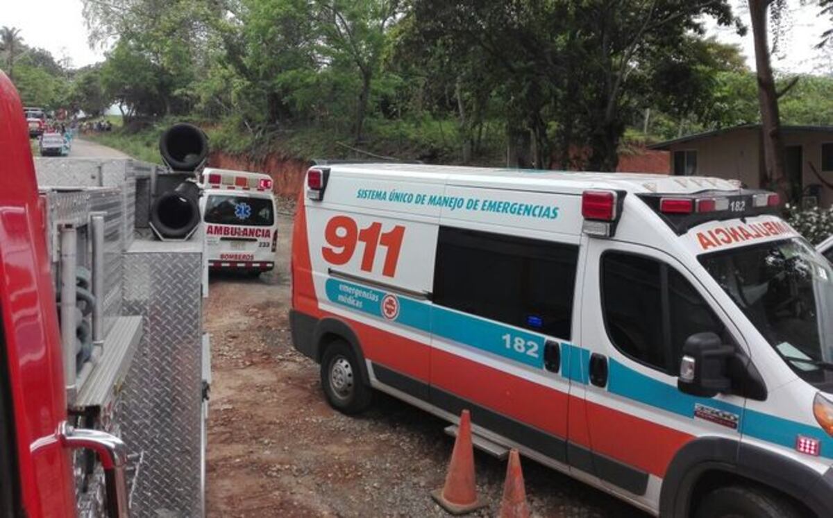 ¡AY, POR DIOS! Un bus y un camión colisionan de frente en La Chorrera