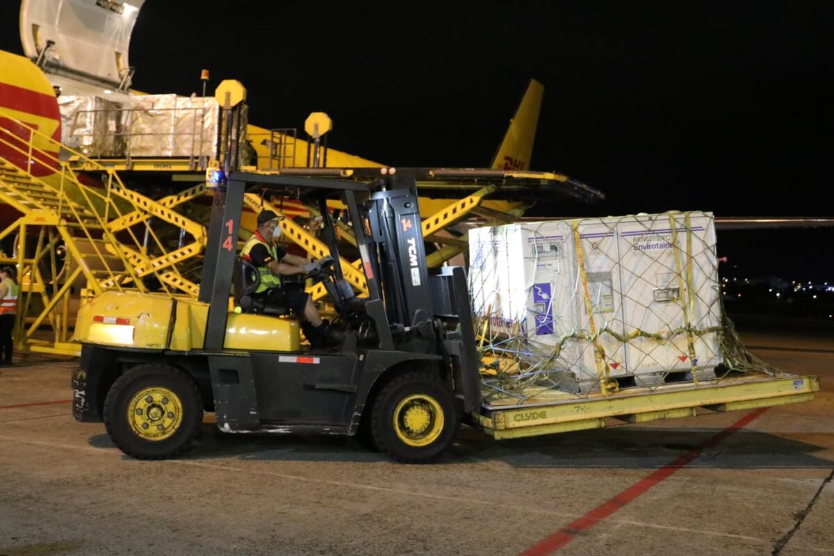 Panamá recibe 163 mil dosis de AstraZeneca; serán destinados para completar la vacunación