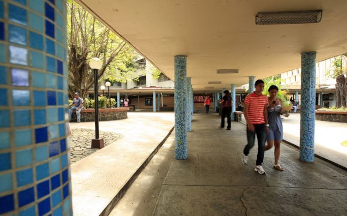 Encuentran a joven inconsciente en baño de la Universidad de Panamá 