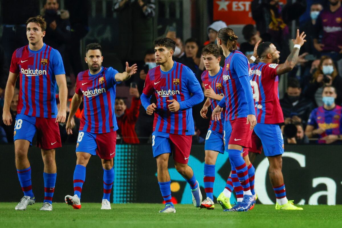 La era Xavi arranca con triunfo en el Derbi de Barcelona