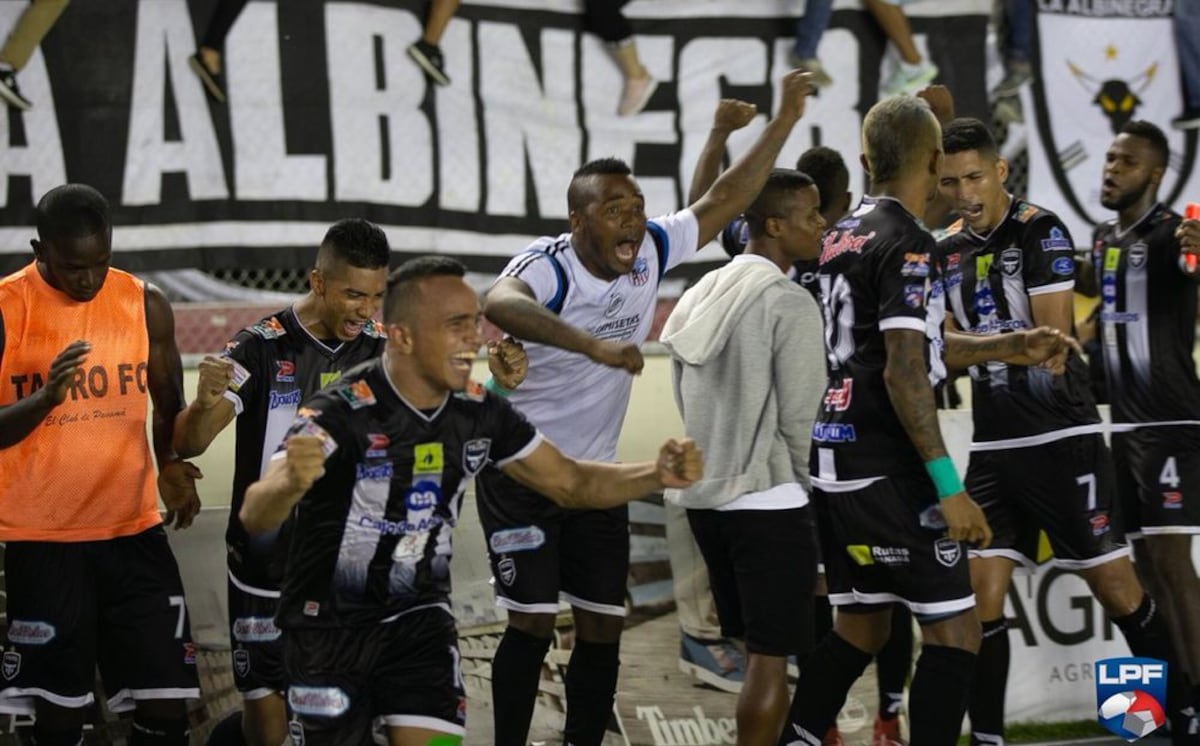 ¡DE PELÍCULA! Chorrillo eliminó al Alianza con dos expulsados; clasificó Tauro