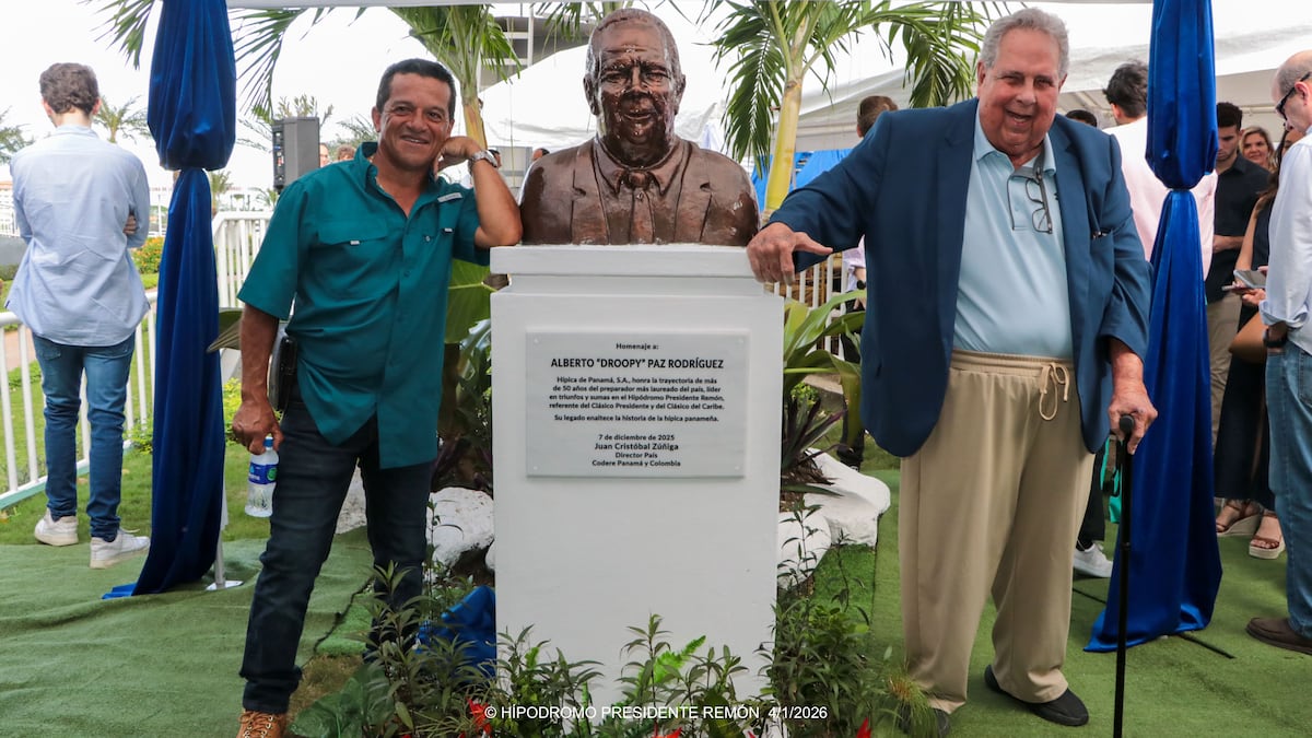 Develan busto de Alberto Paz Rodríguez en HPR: el rey del hipismo panameño