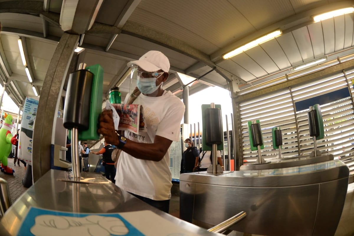 El uso obligatorio de caretas se hizo efectivo en el transporte público en Panamá. Video