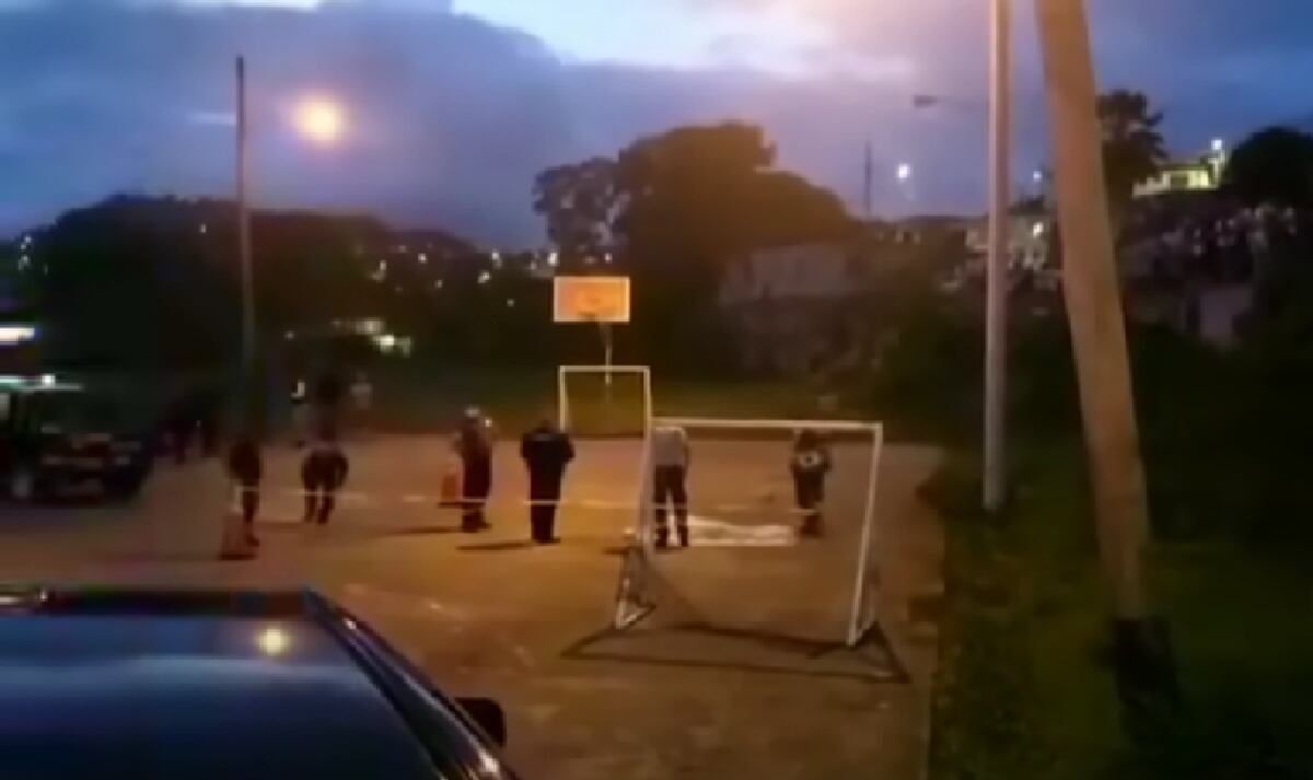 Un joven de 24 años de edad fue acribillado en una cancha