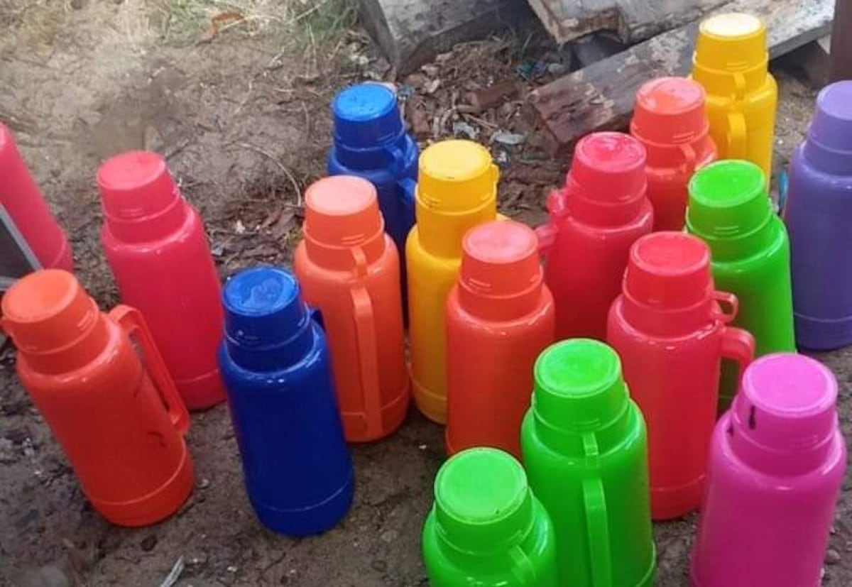 Guna Yala: regalos que vienen del mar. Al parecer son de un barco que naufragó