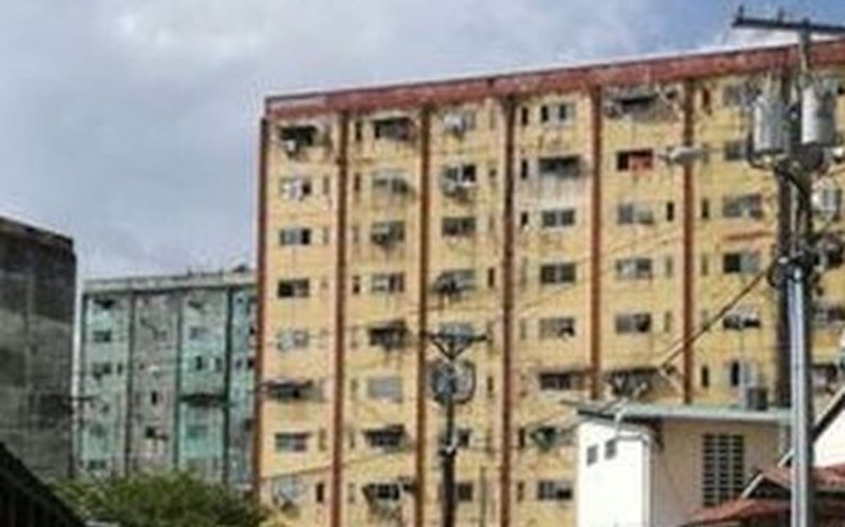 ¡AY, DIOS! Bebé cae desde azotea a pozo de ascensor en Curundú