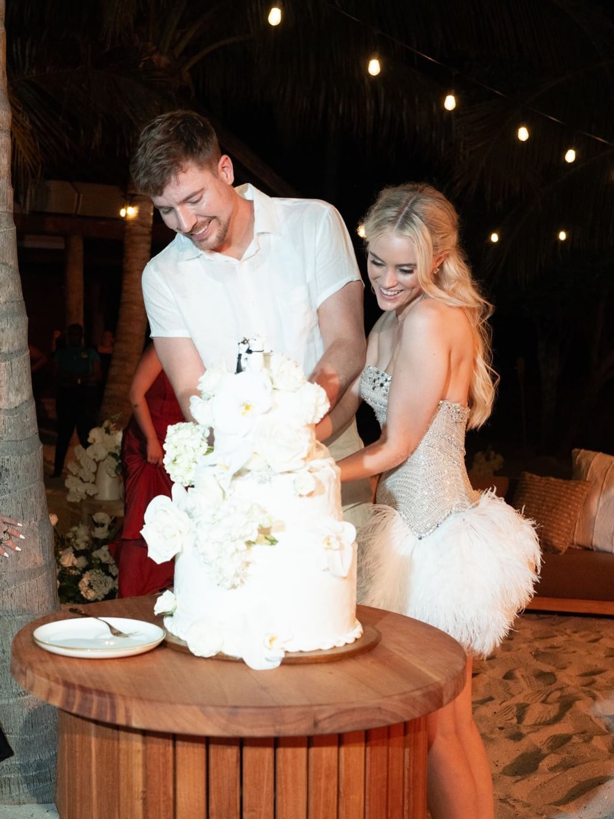 ‘El mejor día de mi vida’: MrBeast comparte las imágenes de su romántico matrimonio frente al mar