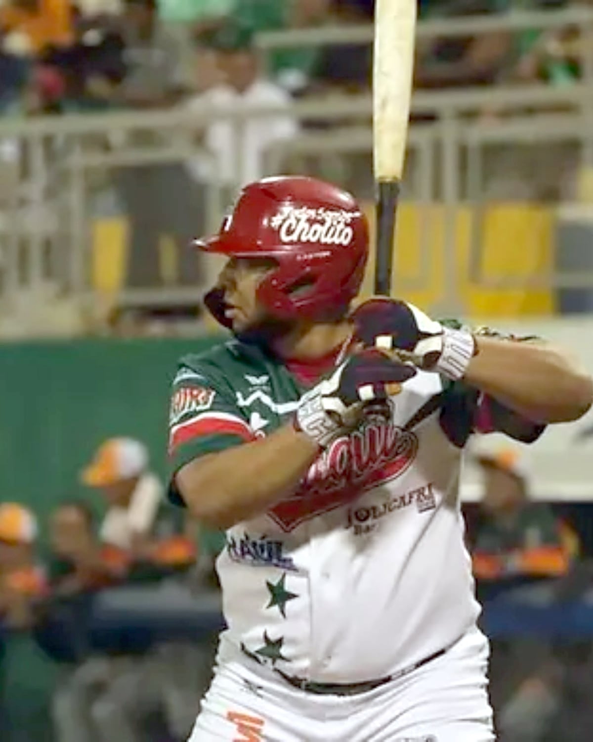 ¡Imparable! Jonathan Saavedra lidera la ofensiva en el Béisbol Mayor 2025
