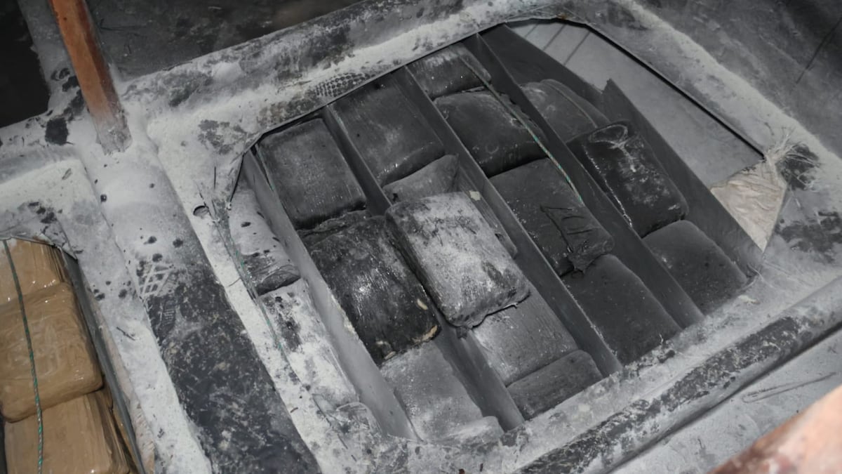 Operación en Isla San José destapa lancha modificada con 1,424 paquetes ocultos de presunta droga